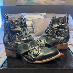 Freebird Grace Black size 9 original box no bags